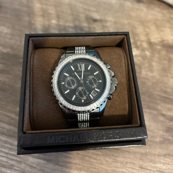 Michael Kors Everest Chronograph Watch. Black with diamonds. - Picture 2 of 5